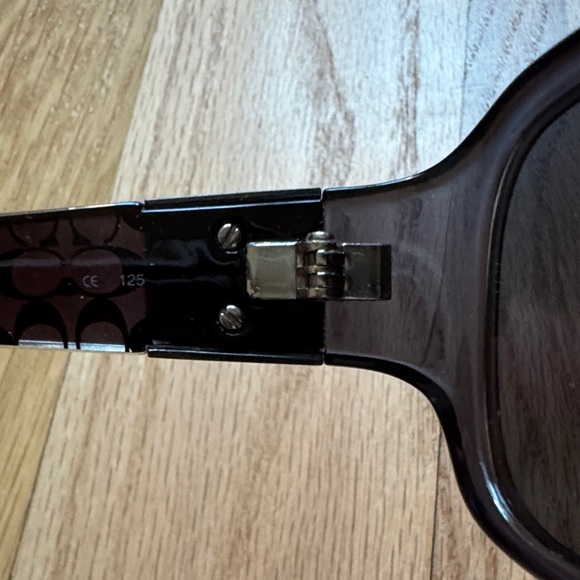 Coach Sunglasses with Patterned Case - Picture 14 of 15